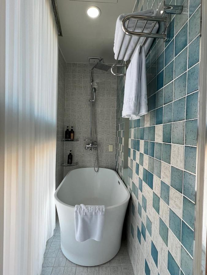 Hamdeok Beach Stay Чечжу Екстер'єр фото
