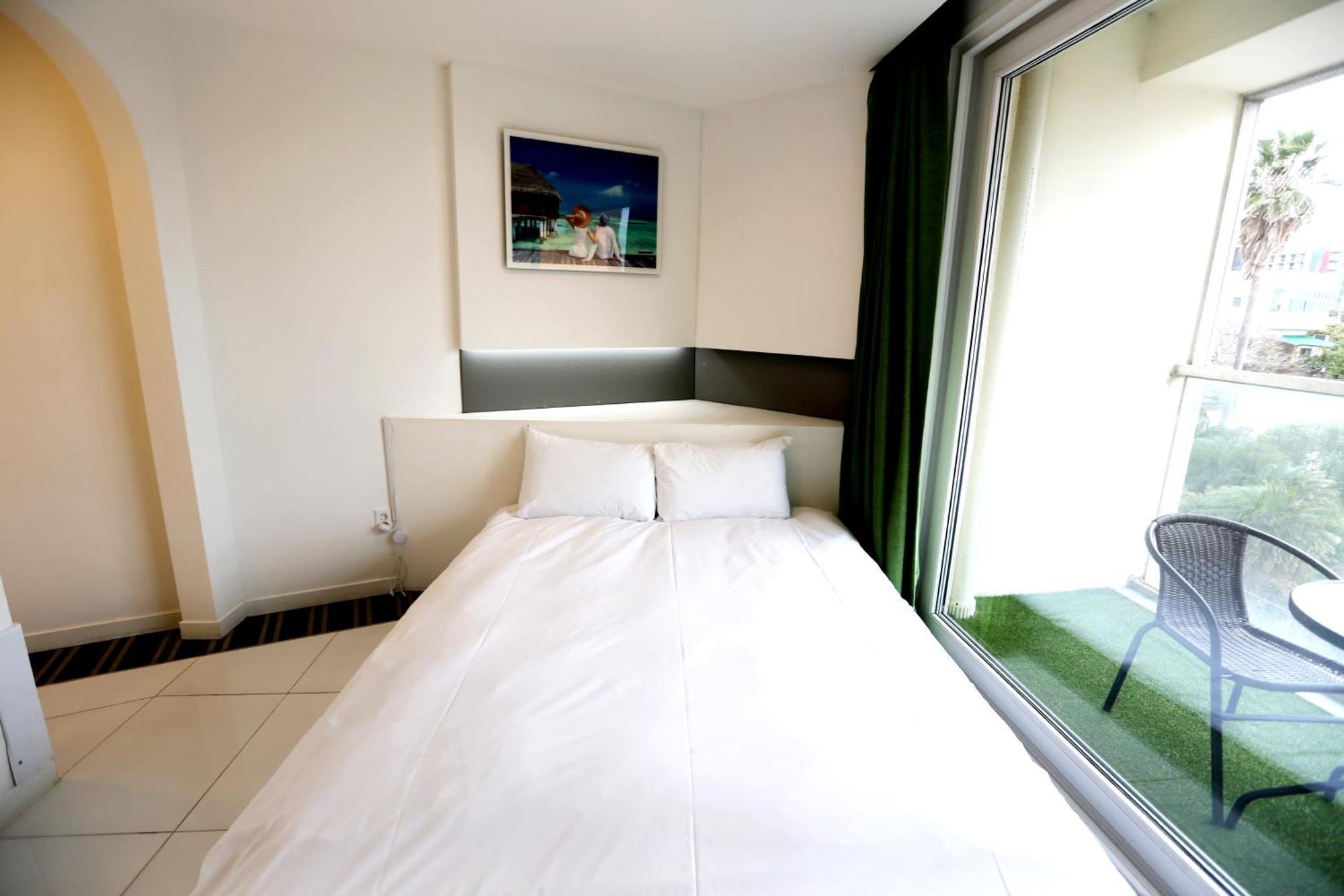 Hamdeok Beach Stay Чечжу Екстер'єр фото